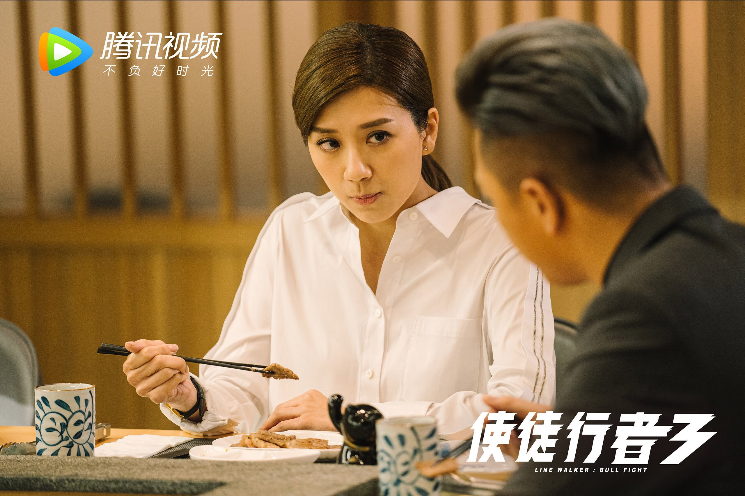 利物浦高压逼抢实体阵容，逆转胜局，官方_利物浦压哨连签两大中卫 白菜价补强